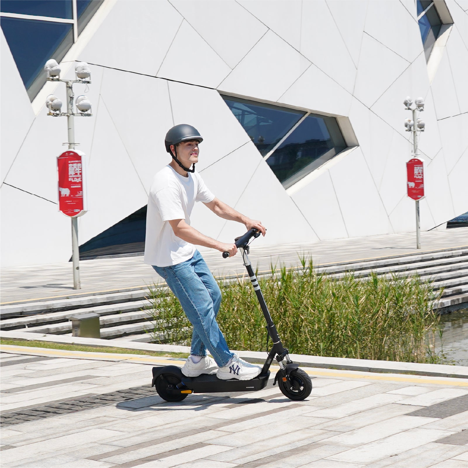 OKAI Electric Scooter ES40 a városban
